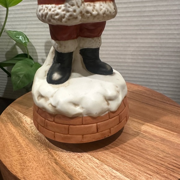 Vintage Revolving Music Box Santa Claus Plays Wish You A Merry Christmas - Picture 9 of 10